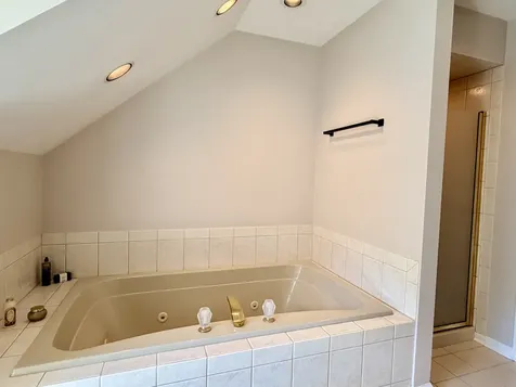 1137 Loyola Drive Libertyville IL 60048