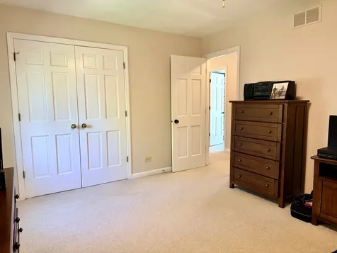 1137 Loyola Drive Libertyville IL 60048