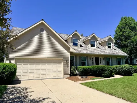 1137 Loyola Drive Libertyville IL 60048