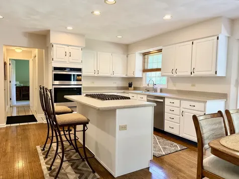 1137 Loyola Drive Libertyville IL 60048