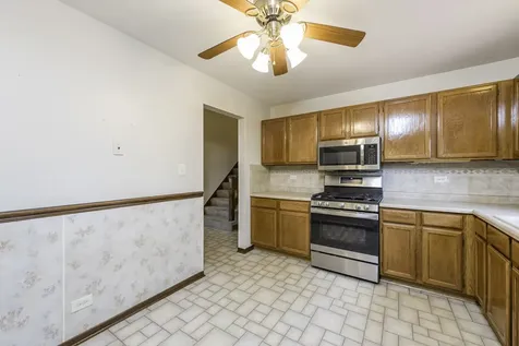 17505 West Woodland Drive Grayslake IL 60030