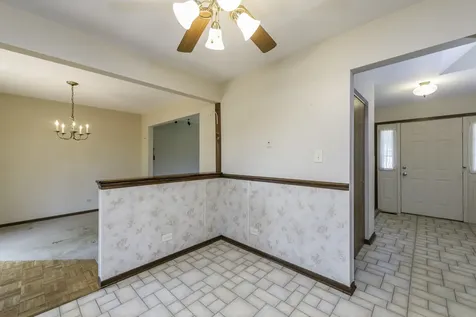 17505 West Woodland Drive Grayslake IL 60030