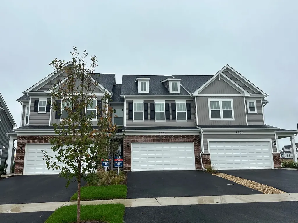 2204 Horseshoe Circle Naperville IL 60564