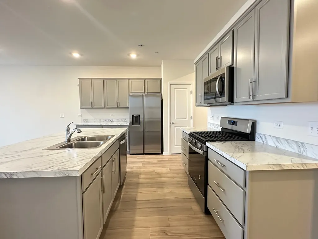 2204 Horseshoe Circle Naperville IL 60564