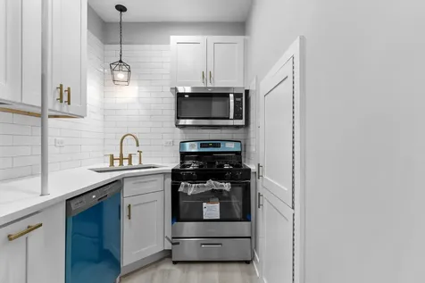 1127 West Farwell Avenue Chicago IL 60626