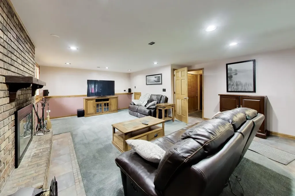 650 Nassau Drive Roselle IL 60172