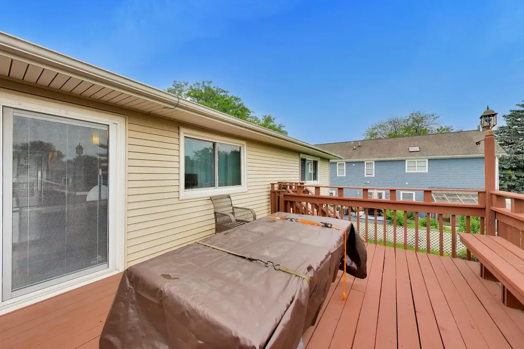 650 Nassau Drive Roselle IL 60172