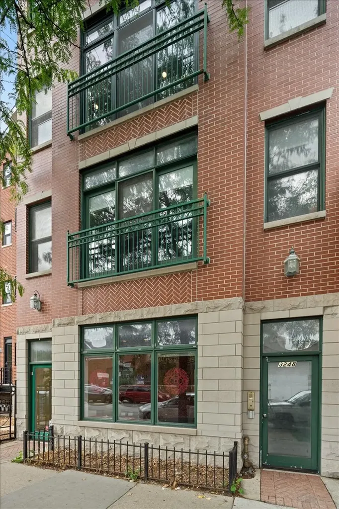 3248 North Sheffield Avenue Chicago IL 60657