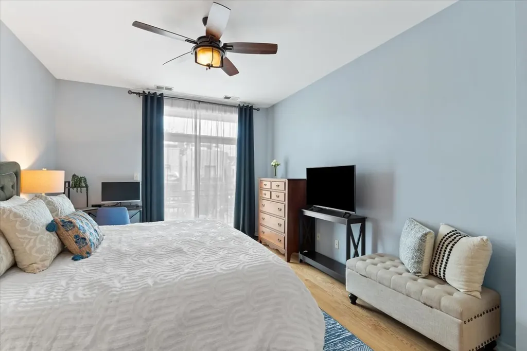 3248 North Sheffield Avenue Chicago IL 60657