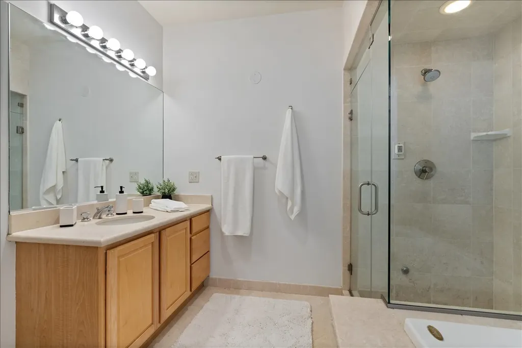 3248 North Sheffield Avenue Chicago IL 60657