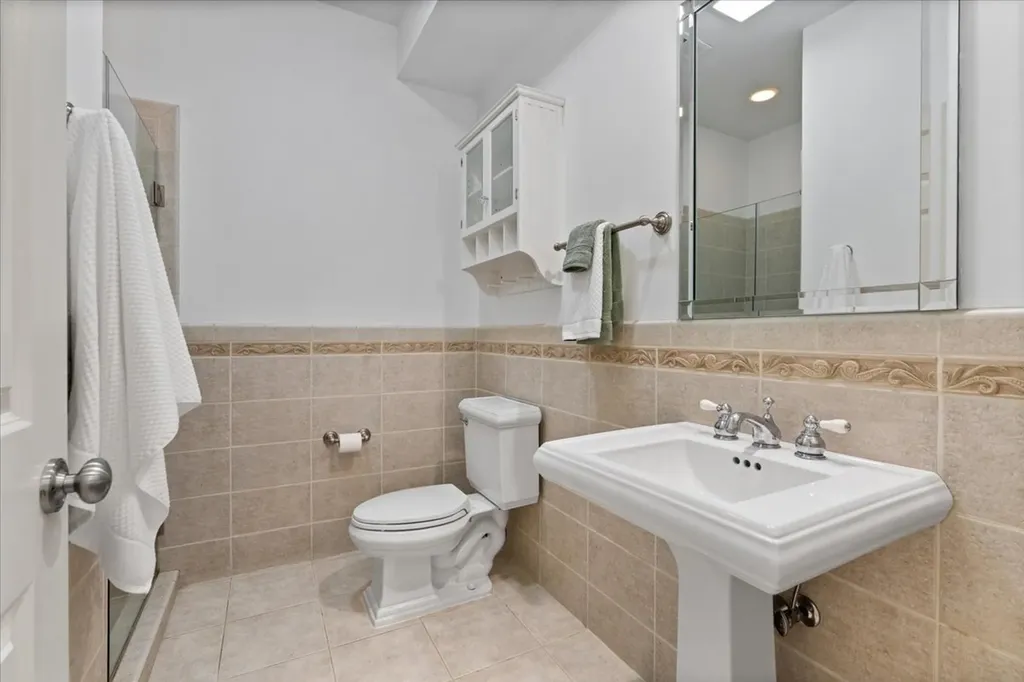 3248 North Sheffield Avenue Chicago IL 60657