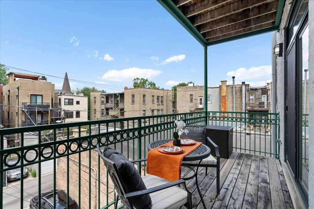 3248 North Sheffield Avenue Chicago IL 60657