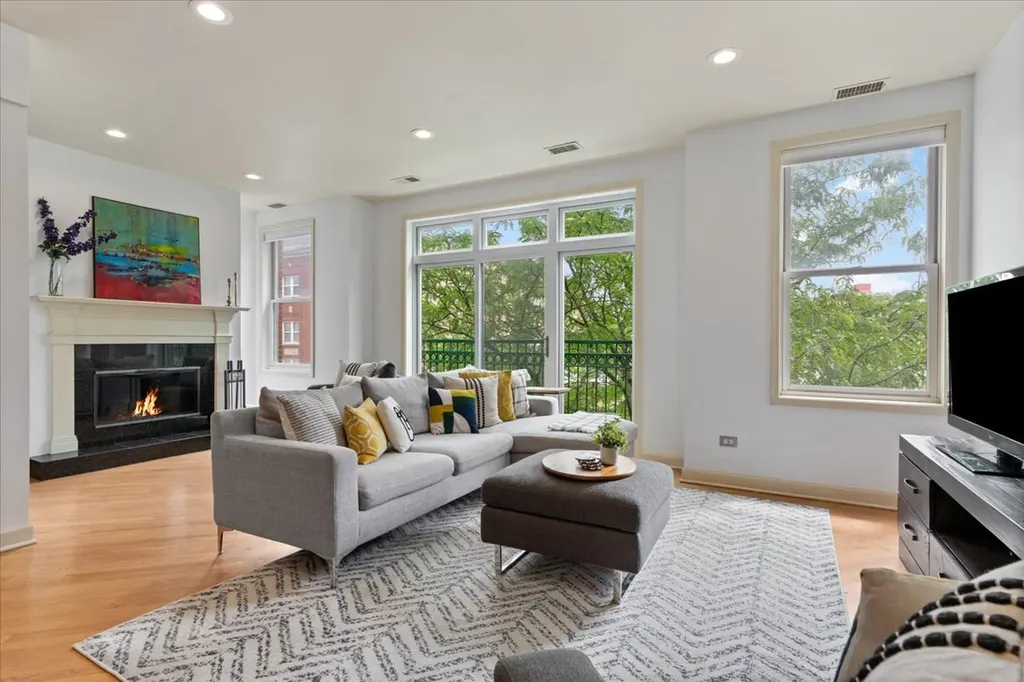 3248 North Sheffield Avenue Chicago IL 60657