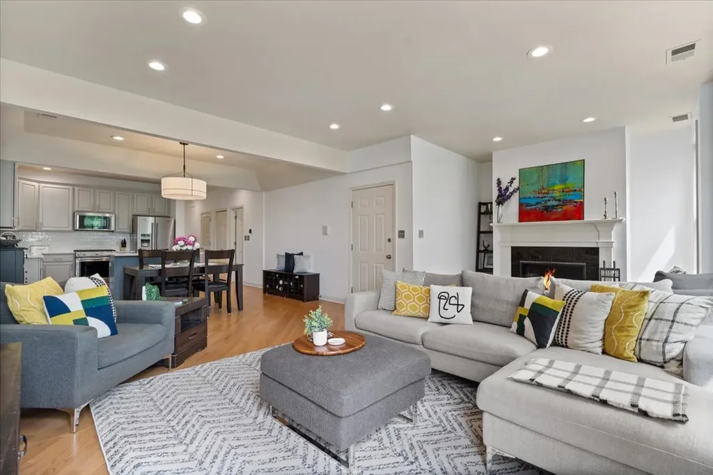 3248 North Sheffield Avenue Chicago IL 60657