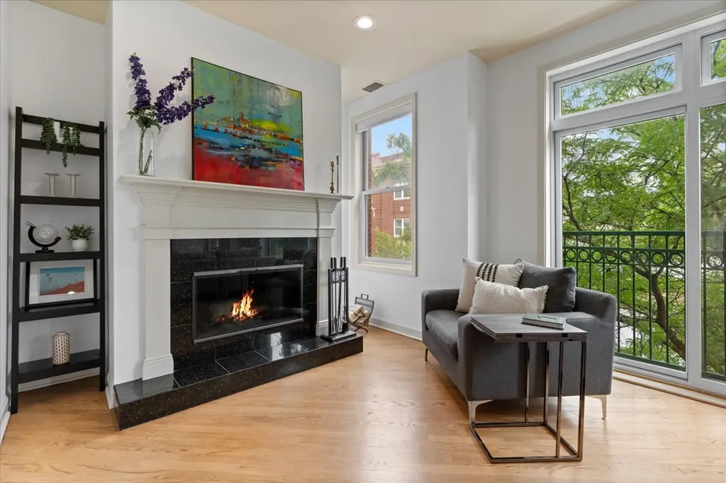 3248 North Sheffield Avenue Chicago IL 60657