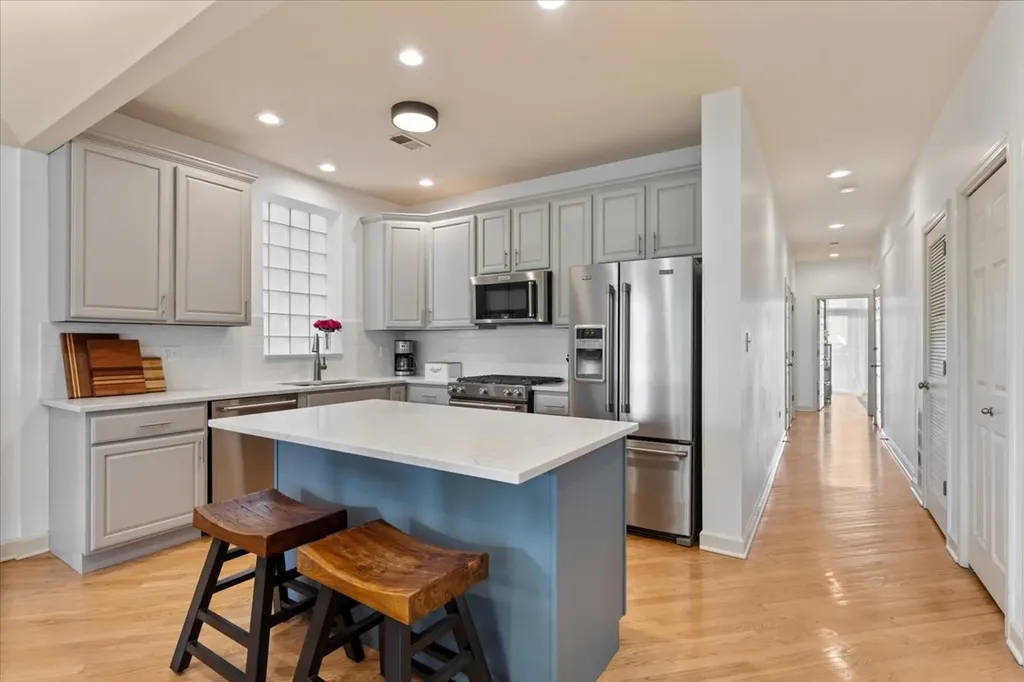 3248 North Sheffield Avenue Chicago IL 60657