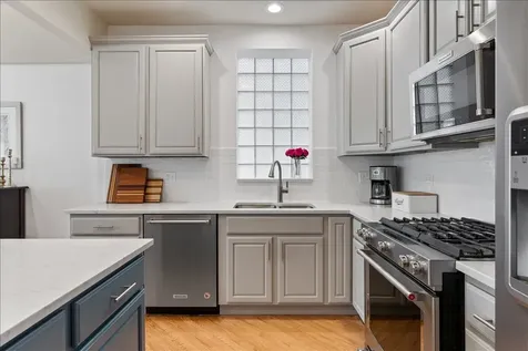 3248 North Sheffield Avenue Chicago IL 60657