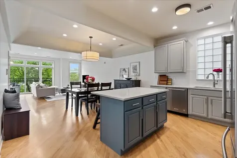 3248 North Sheffield Avenue Chicago IL 60657