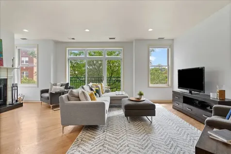 3248 North Sheffield Avenue Chicago IL 60657