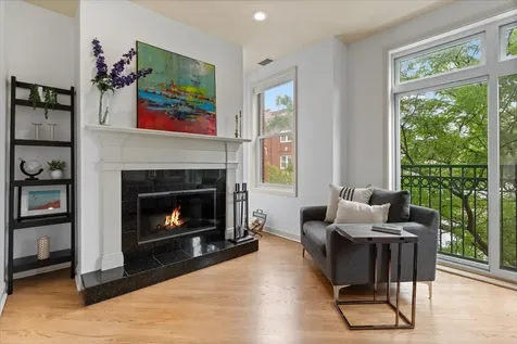 3248 North Sheffield Avenue Chicago IL 60657