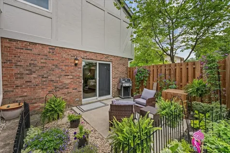 884 Bristol Drive Barrington IL 60010