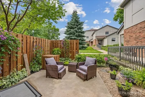 884 Bristol Drive Barrington IL 60010