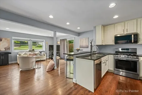 884 Bristol Drive Barrington IL 60010