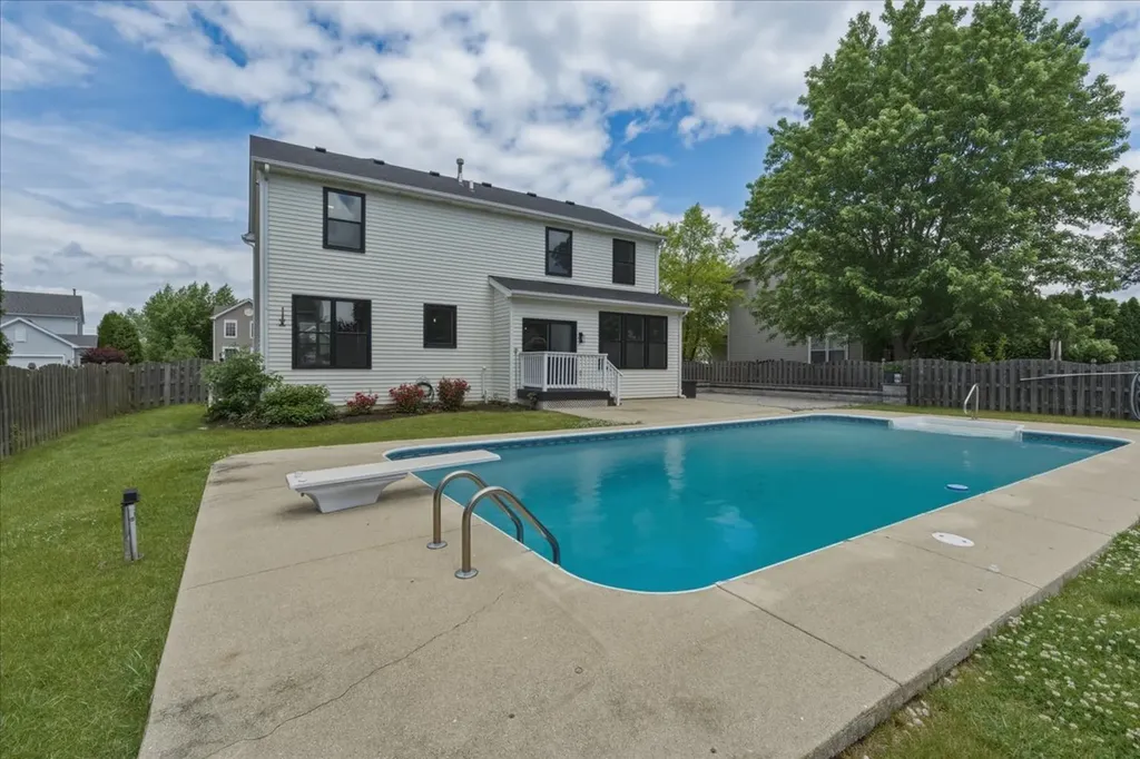 58 West Old Mill Trail Antioch IL 60002