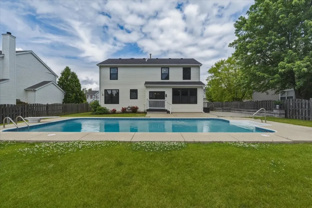 58 West Old Mill Trail Antioch IL 60002