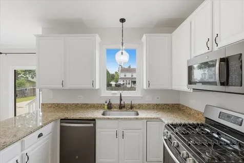 58 West Old Mill Trail Antioch IL 60002