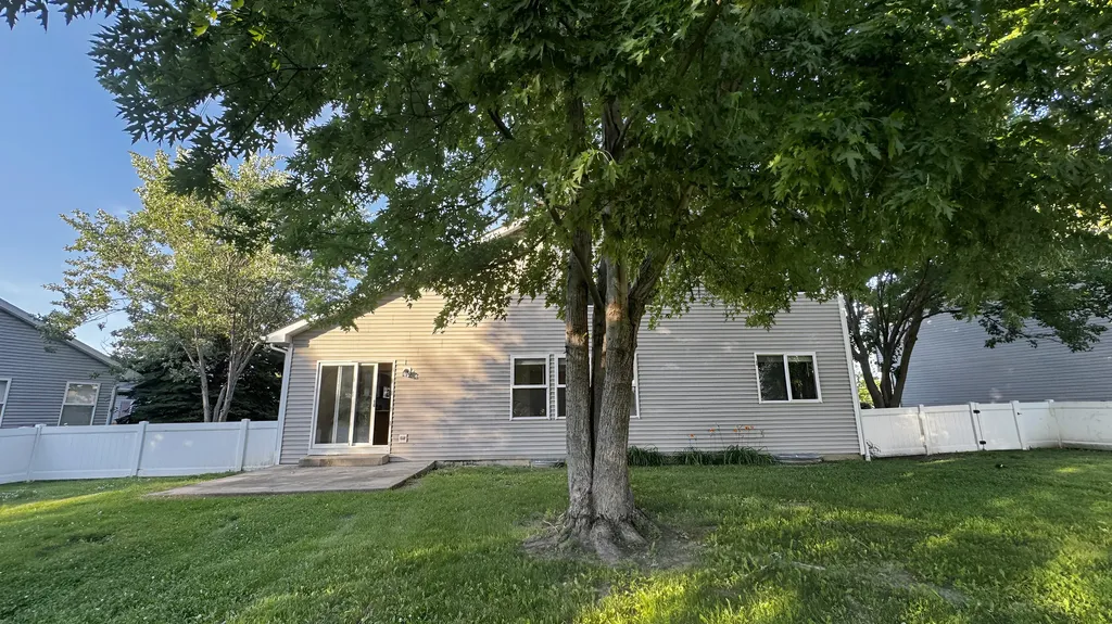 2001 Gray Hawk Drive Plainfield IL 60586