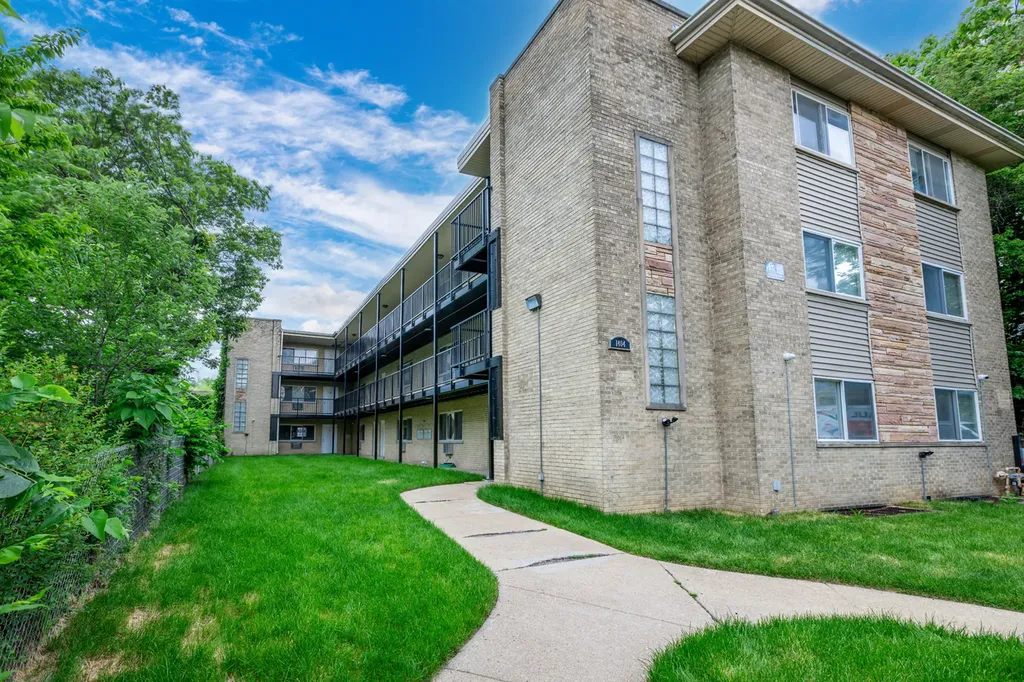 1404 West Estes Avenue Chicago IL 60626