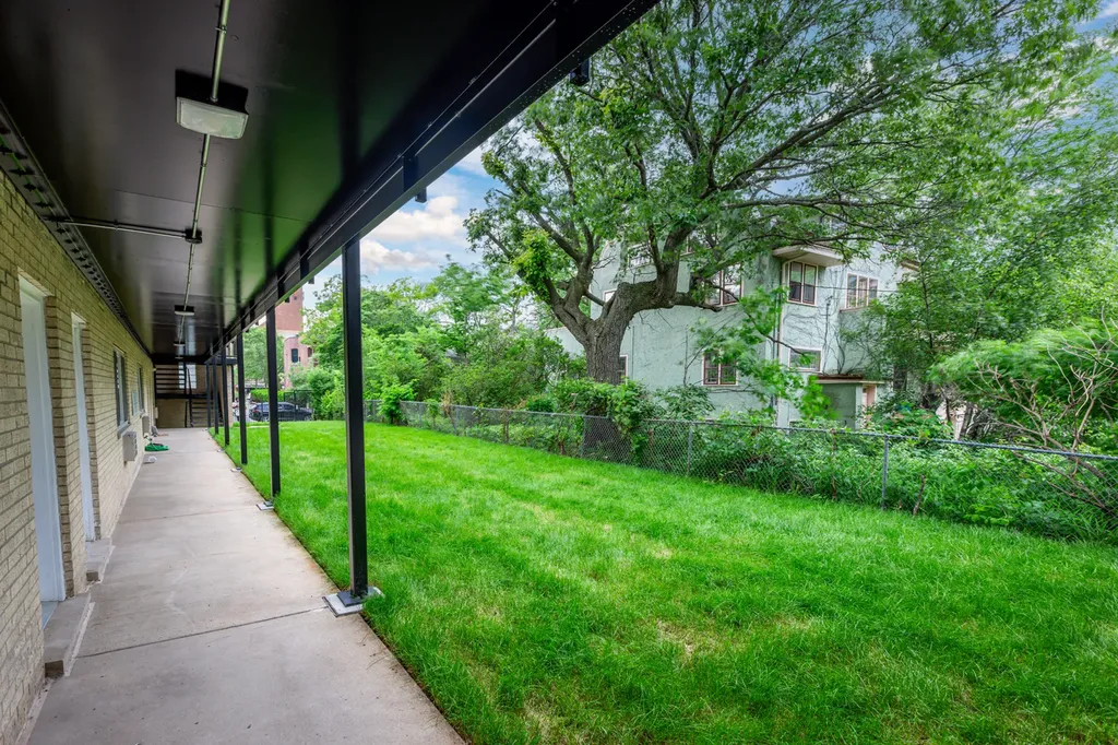 1404 West Estes Avenue Chicago IL 60626