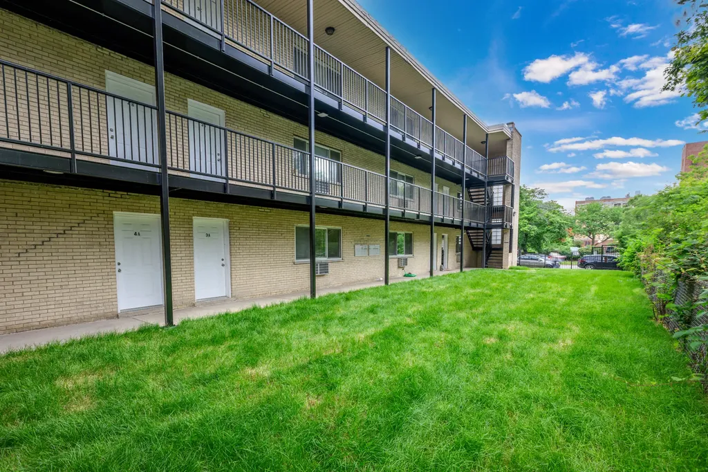 1404 West Estes Avenue Chicago IL 60626