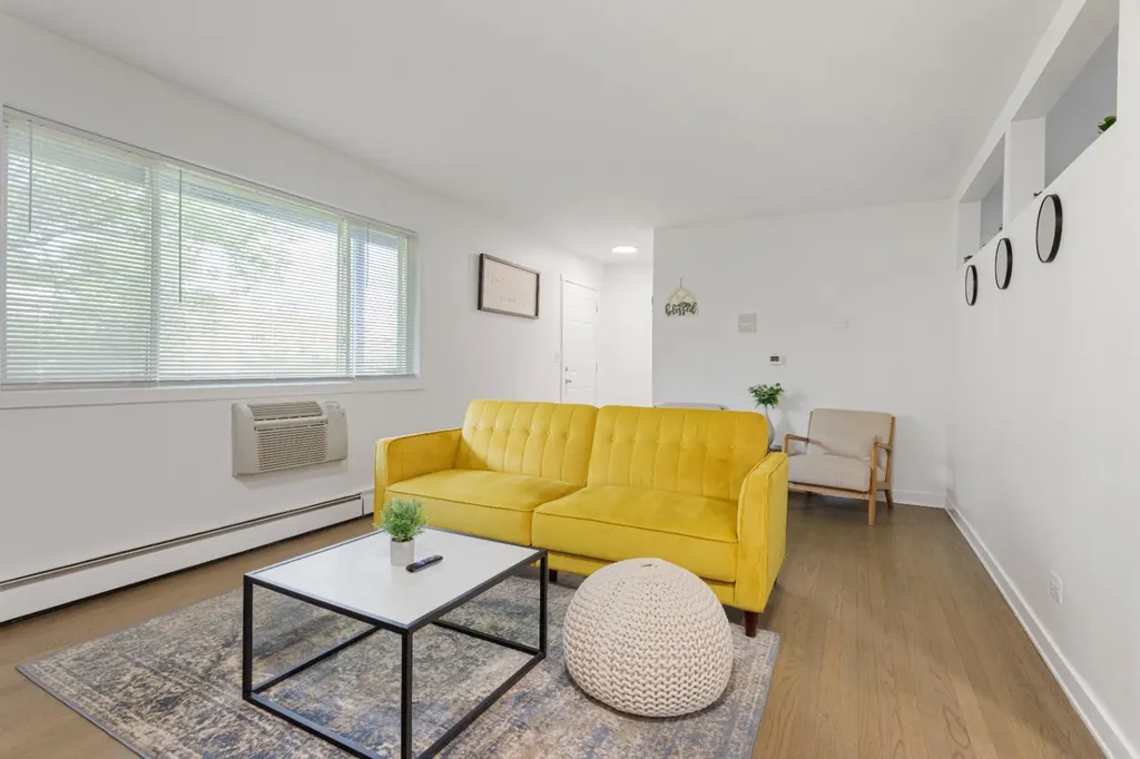 1404 West Estes Avenue Chicago IL 60626