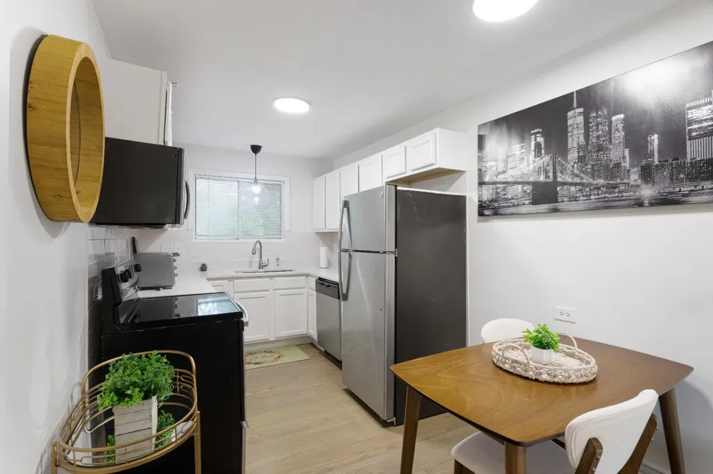 1404 West Estes Avenue Chicago IL 60626