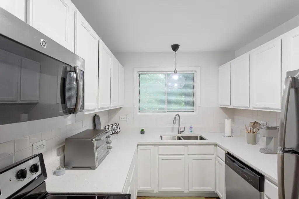 1404 West Estes Avenue Chicago IL 60626