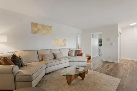 1404 West Estes Avenue Chicago IL 60626