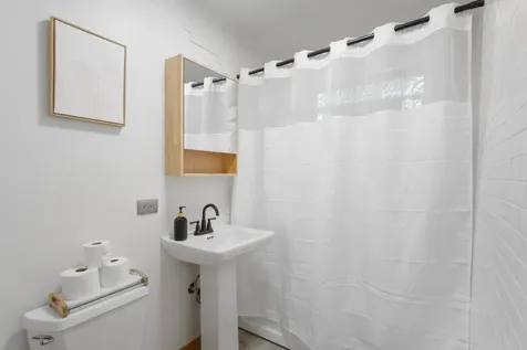 1404 West Estes Avenue Chicago IL 60626