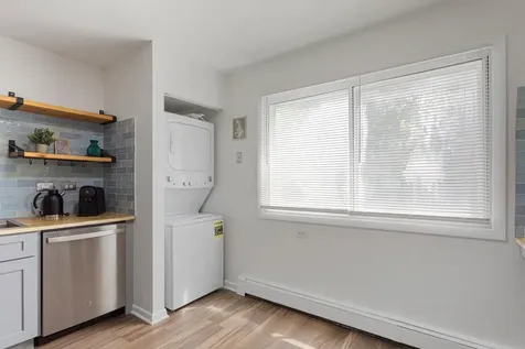 1404 West Estes Avenue Chicago IL 60626