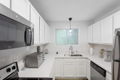 1404 West Estes Avenue Chicago IL 60626