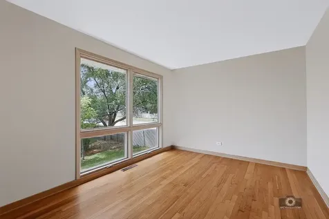 5595 155TH Street Oak Forest IL 60452