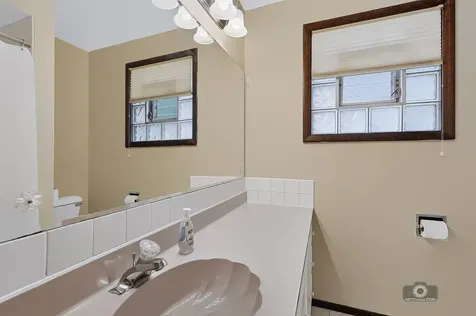 5595 155TH Street Oak Forest IL 60452