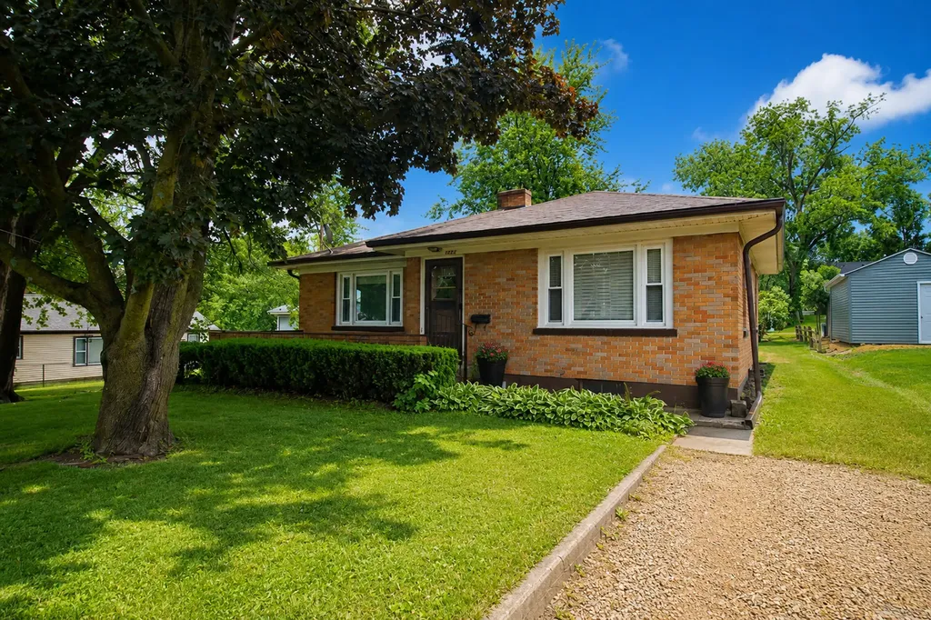 1014 University Street Dixon IL 61021