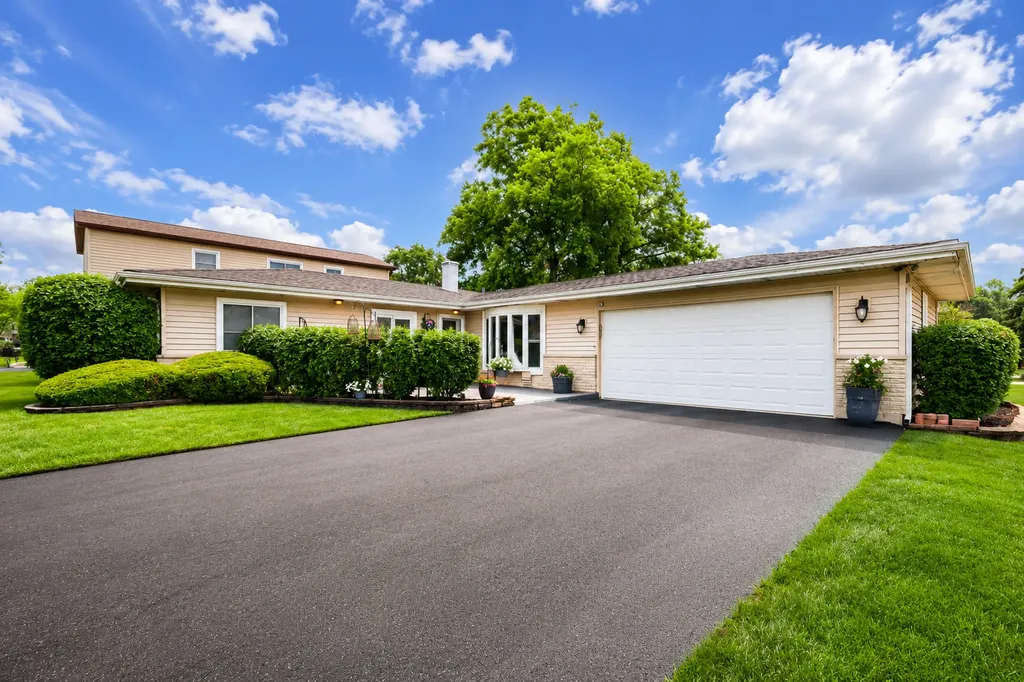 410 Manor Hill Lane Lombard IL 60148