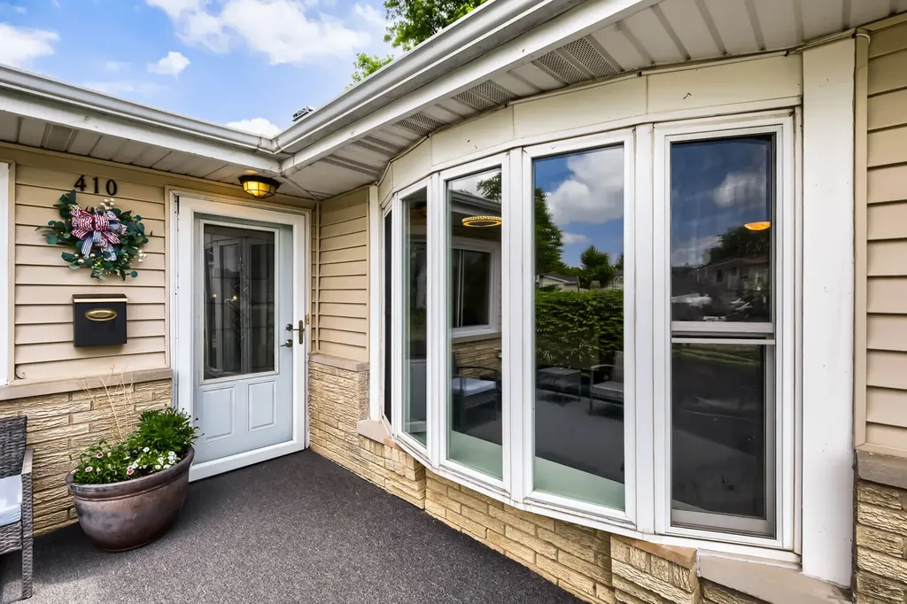 410 Manor Hill Lane Lombard IL 60148