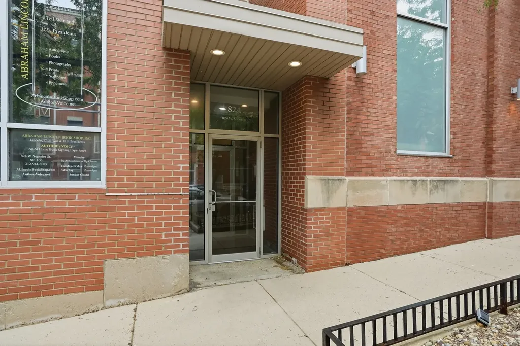 824 West Superior Street Chicago IL 60642