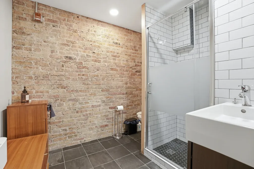 824 West Superior Street Chicago IL 60642