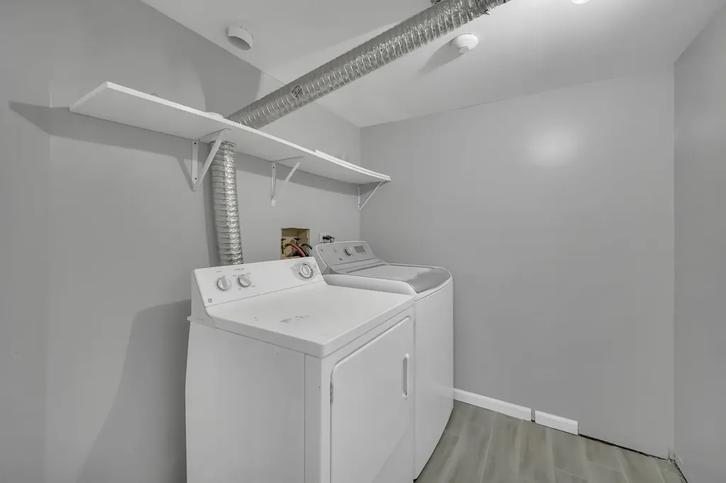1065 Rockport Drive Carol Stream IL 60188