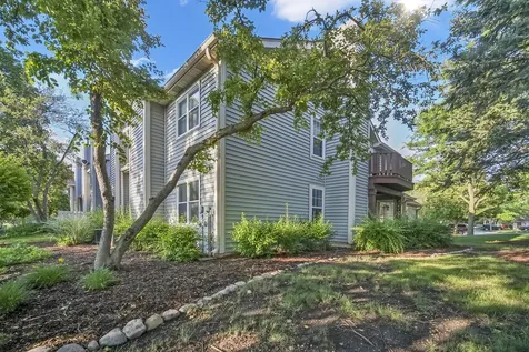 1065 Rockport Drive Carol Stream IL 60188